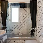 Dans Villa Spa Hammam Sauna Piscine, 5 Chambres Villa *