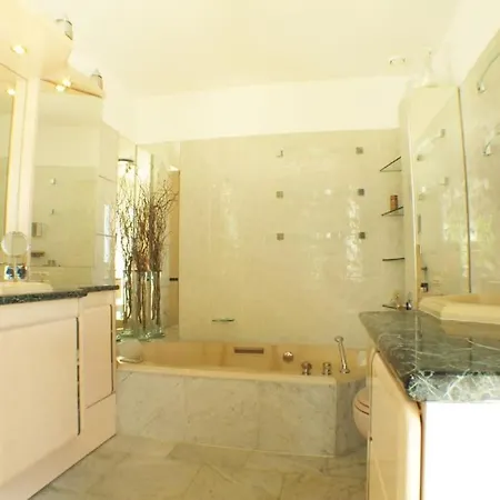 Dans Villa Spa Hammam Sauna Piscine, 5 Chambres 빌라 주앙레핑
