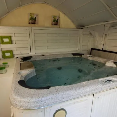 Dans Villa Spa Hammam Sauna Piscine, 5 Chambres 빌라 주앙레핑