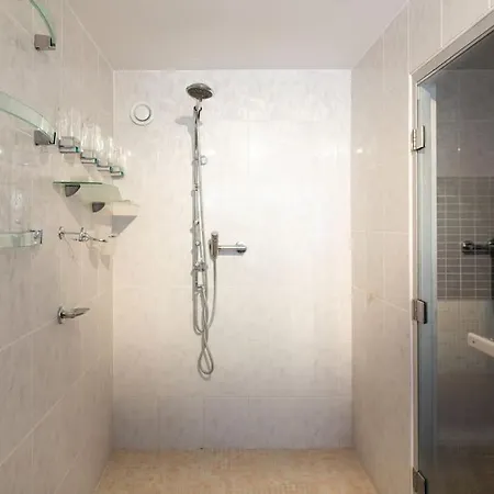 Dans Villa Spa Hammam Sauna Piscine, 5 Chambres 빌라 주앙레핑