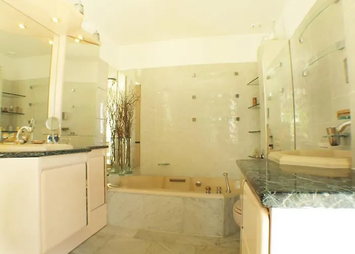 Dans Villa Spa Hammam Sauna Piscine, 5 Chambres Villa Juan-les-Pins