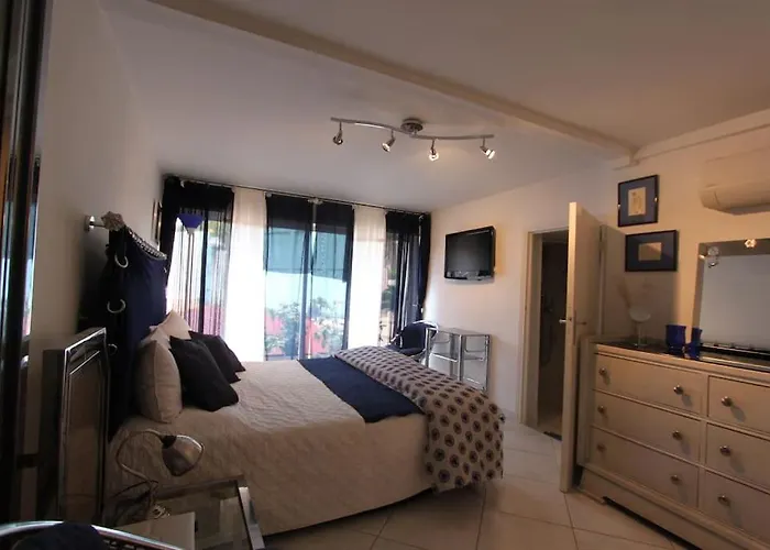 Villa Dans Villa Spa Hammam Sauna Piscine, 5 Chambres *