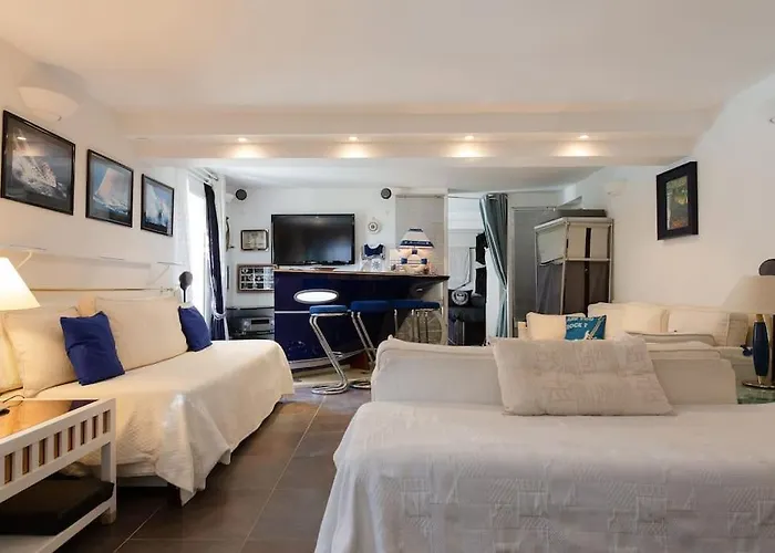 Dans Villa Spa Hammam Sauna Piscine, 5 Chambres Villa *