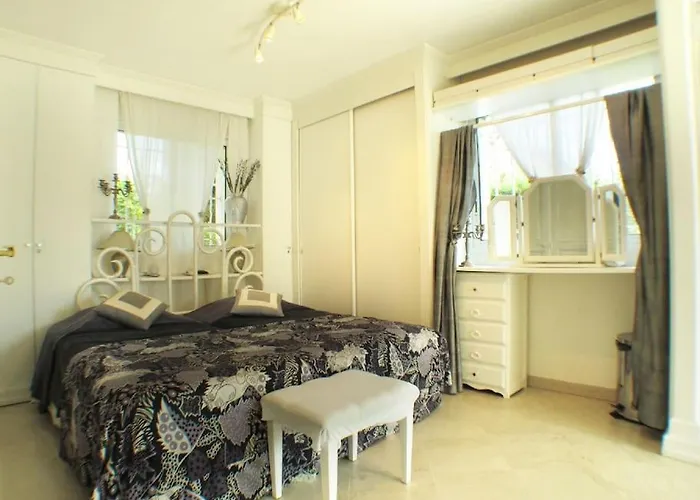 Dans Villa Spa Hammam Sauna Piscine, 5 Chambres * Juan-les-Pins