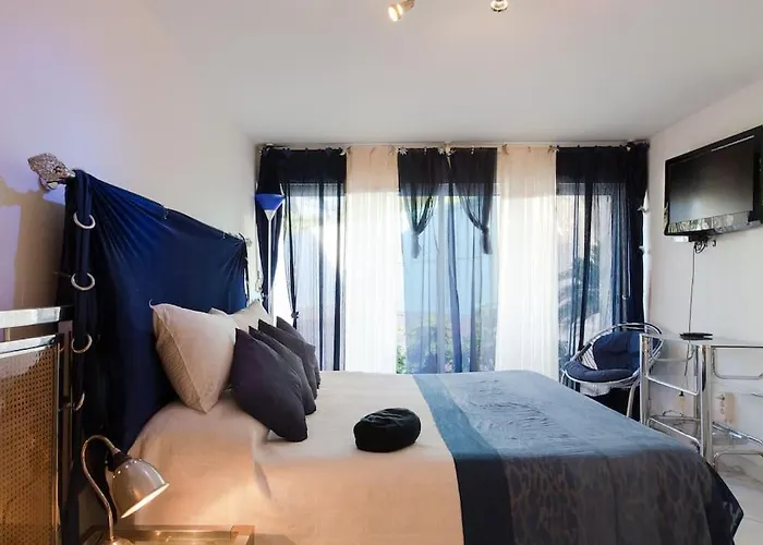 Villa Dans Villa Spa Hammam Sauna Piscine, 5 Chambres *